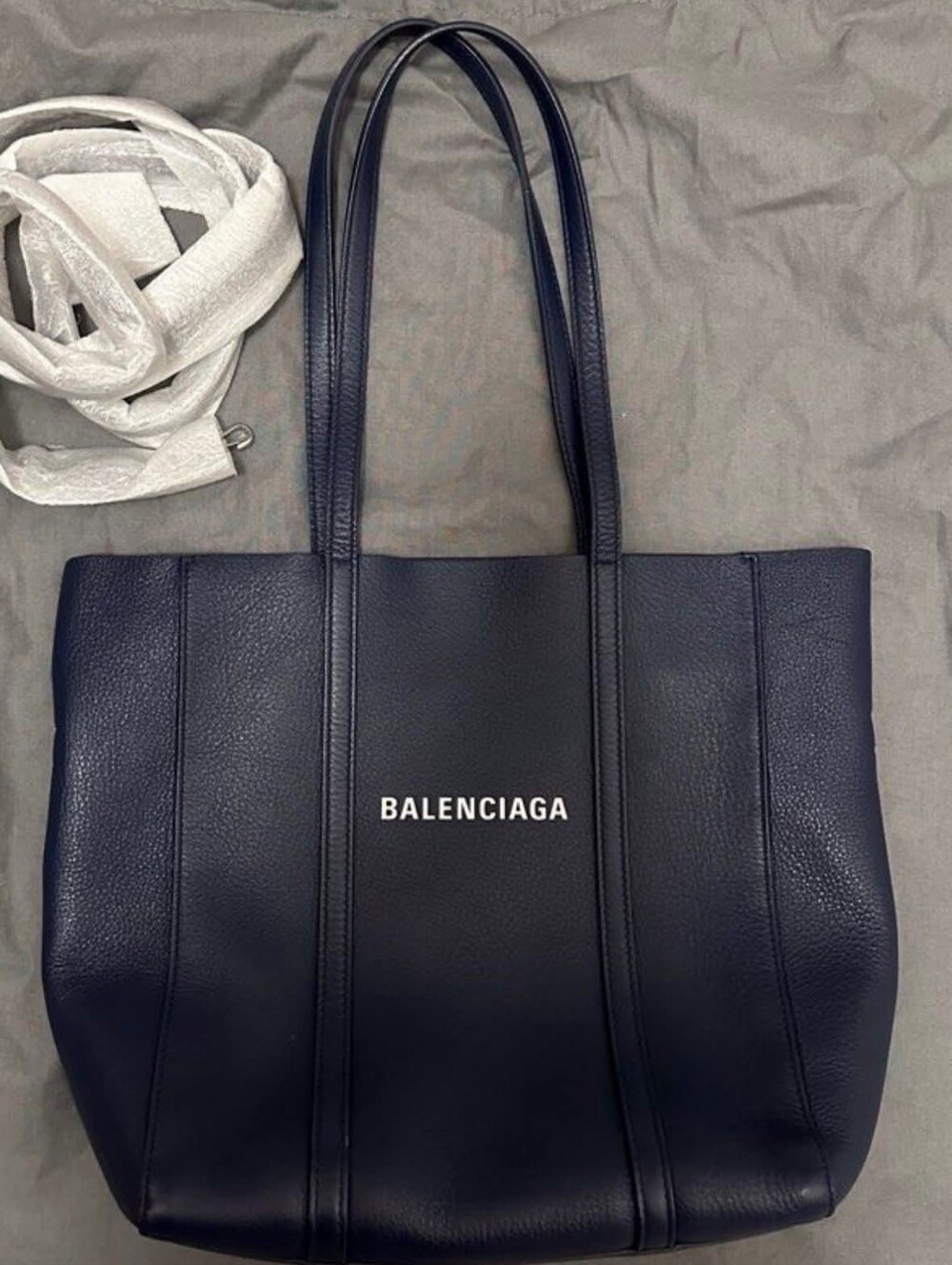 BALENCIAGAXS Everyday Leather Tote Bag in EUC - Picture 2 of 7